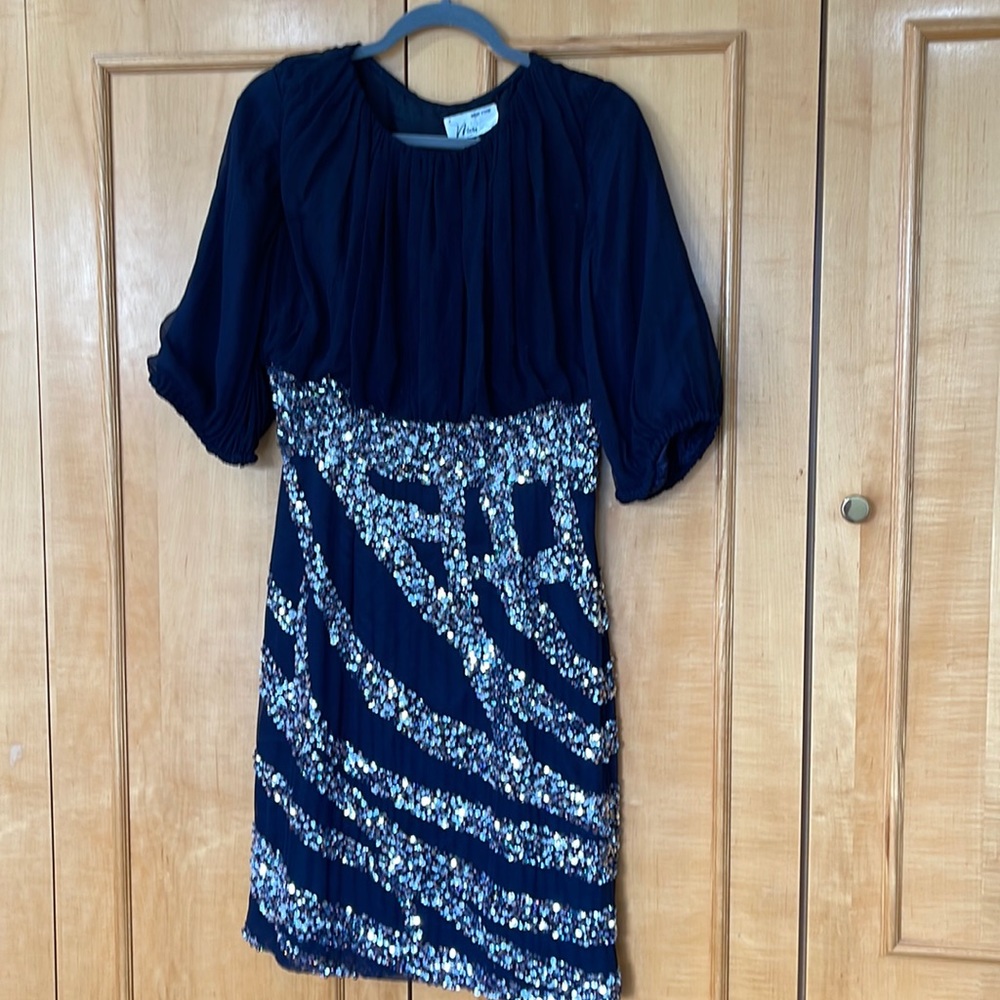 Miri New York Couture Size 6 Navy lined dress with appliqués..true gem☘️☘️